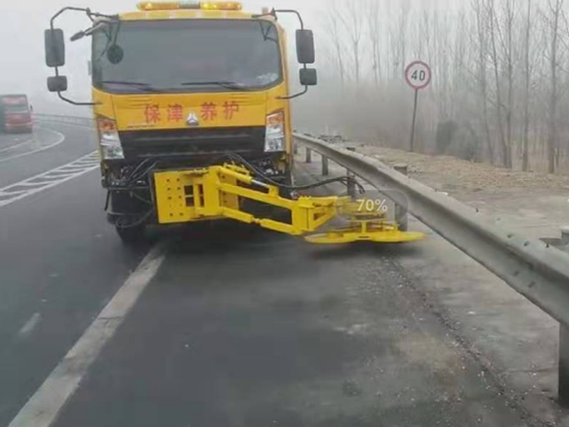高速公路自动避障修剪机